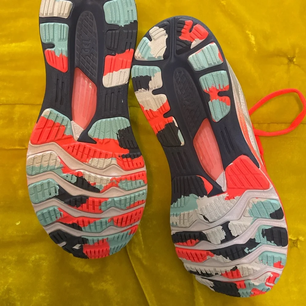 ASICS Shoes - Picture 2 of 4